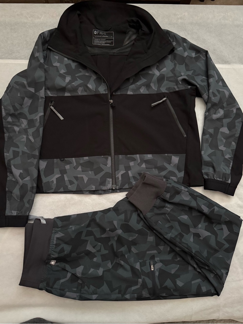 FIGS Technical Collection 2-Piece Camo Set – XS